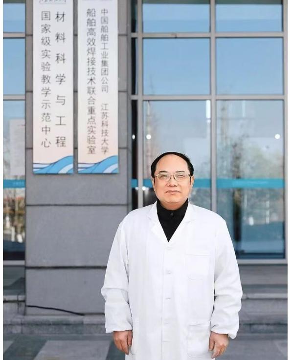 惊天大瓜，高中学历摇身一变成郭伟院士，精美学术包装把江苏某大学耍的团团转。近日，