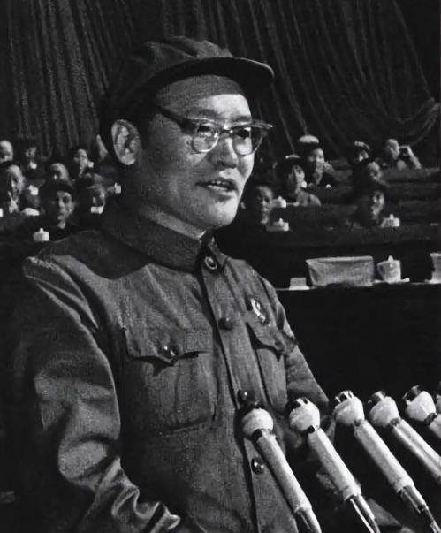 1980年，纪登奎的辞职申请获批后，他搬离了原来的住所，没想到，搬到新家后的一天