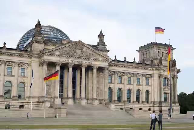 德国对华玩起“极限拉扯”！30亿投资设限，400万岗位却被稀土攥死德国最近