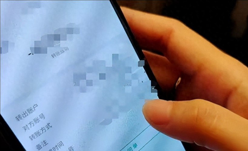 广东一男子因为欠了朋友工程款，向一位工厂老板借10000元准备还给朋友，谁知工厂
