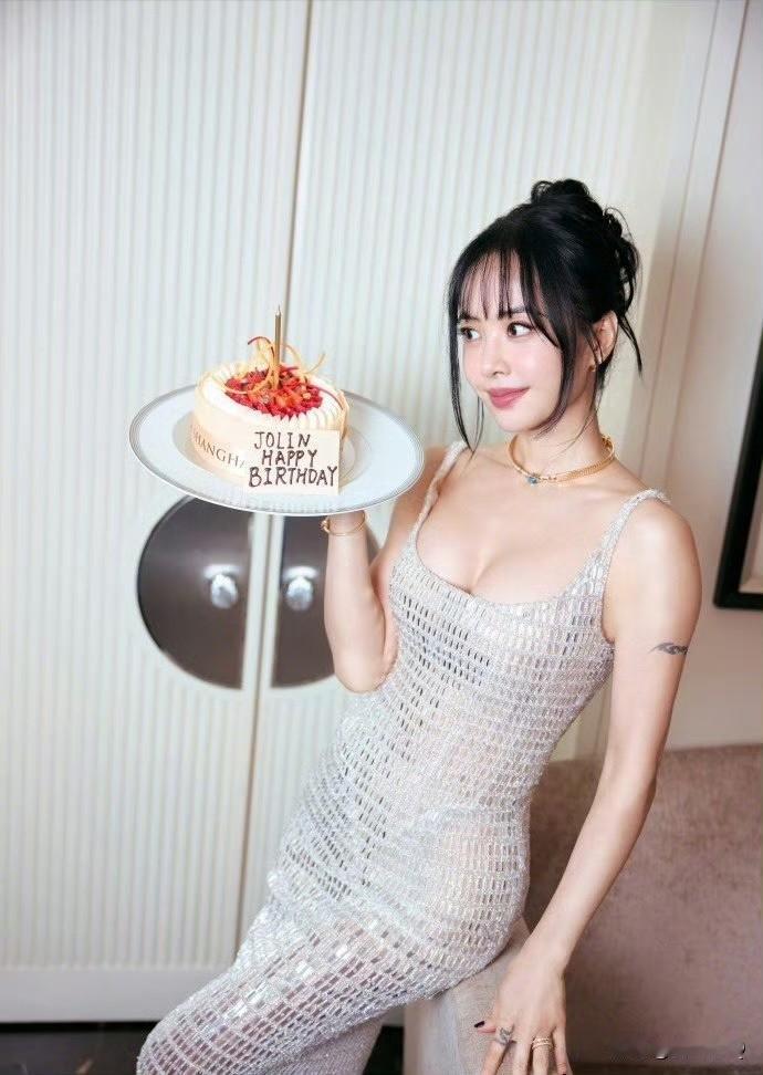 蔡依林都快奔五了，今年46，这状态好得过分。