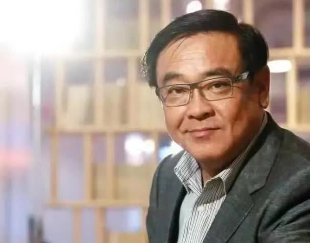 2017年，60岁的尔冬升对47岁的罗晓雯说：“我在外面有了个女儿，我要给她一个