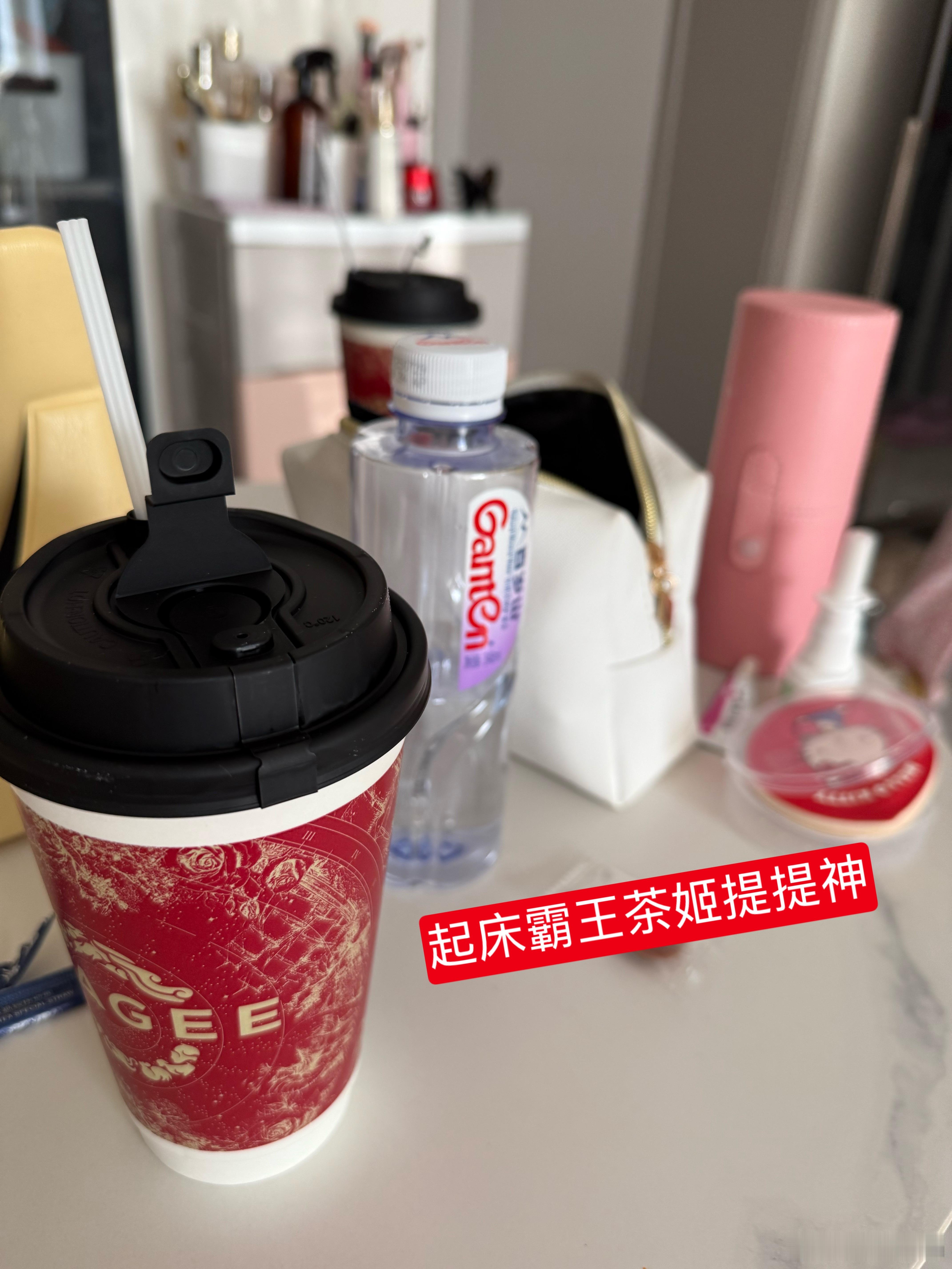 和姐妹吃饭吃的赖叽的一天