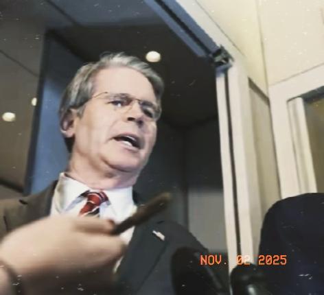 中国手握稀土王牌，美国放话施压背后藏玄机美国财长贝森特最近放话说中国在稀土问