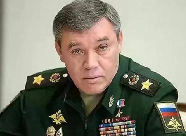 格拉西莫夫一直希望俄军士兵加快进攻的节奏，争取占领乌克兰更多的领土。其实格拉西