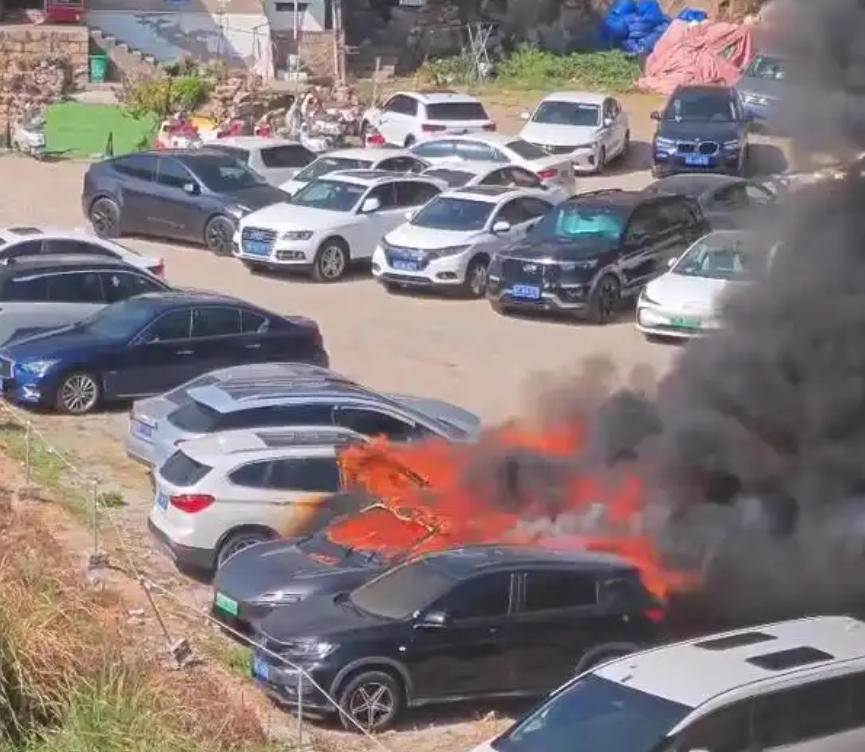 阿维塔起火事故原因调查，厂家已经回应，所谓易燃物到底是什么？