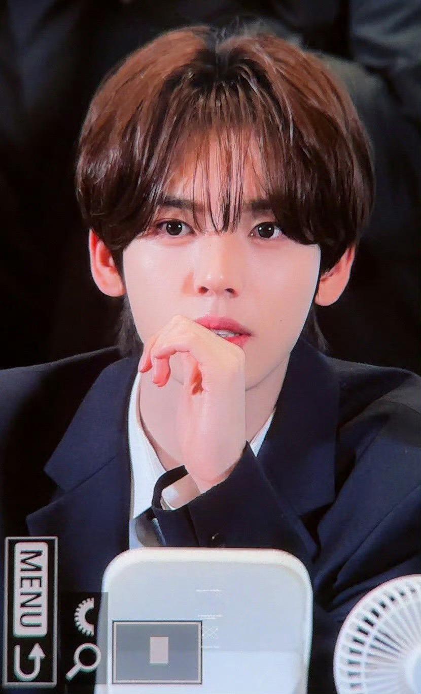 韩维辰一直娱上海线下签售精致五官漫画男主登场好漂亮！