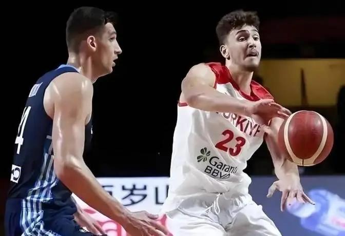 休赛期计划曝光，火箭不准备忍了！ 休斯顿火箭队内部管理层看着球队现在这副半死