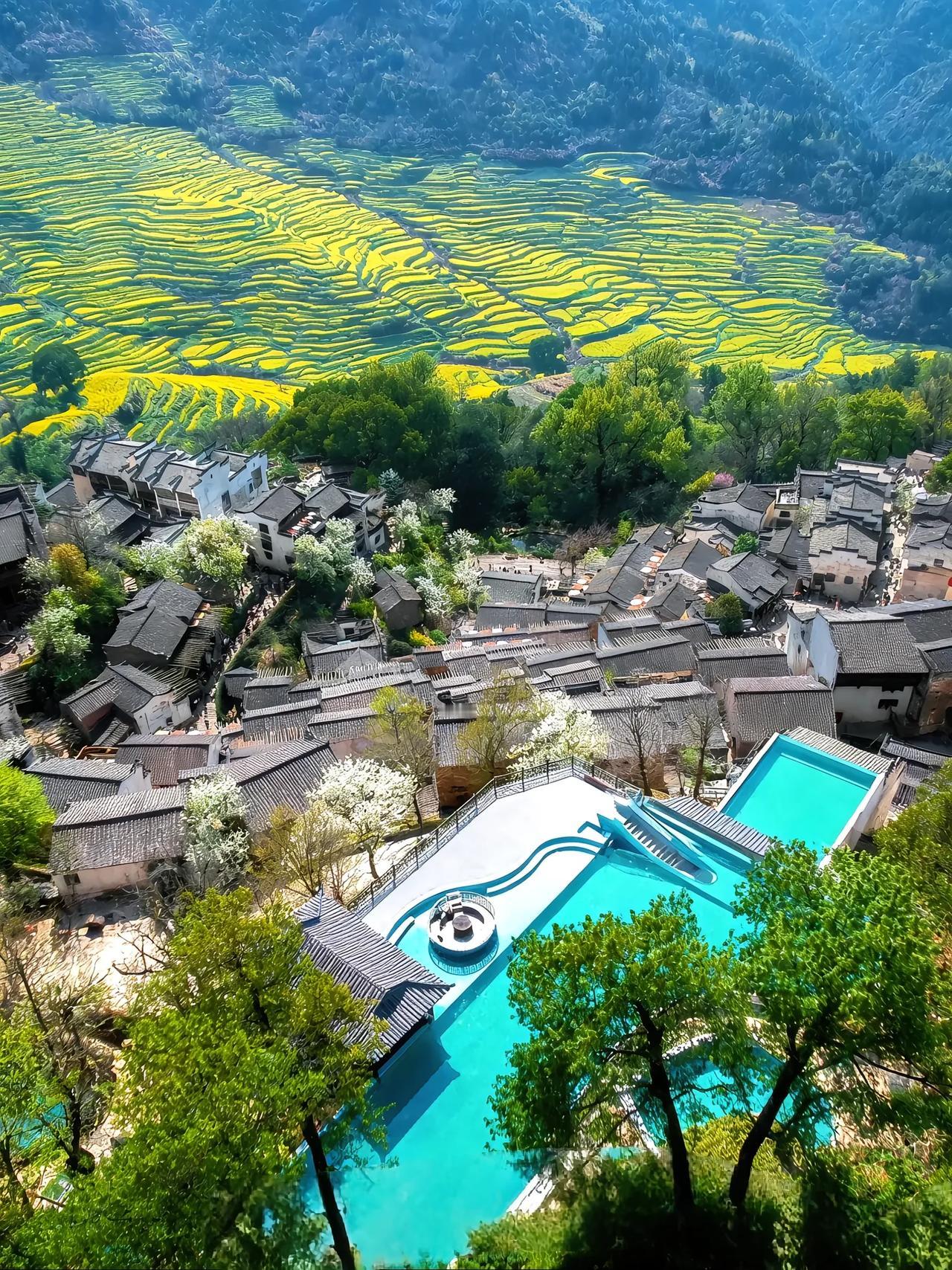 期中考试期间接待的家长较多，刚接待了一位重点高中高二学生的家长。具体是南京哪所学