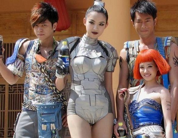 2005年，周渝民和周杰伦拍广告的时候发生口角，差点打起来，F4其余3人上前帮助