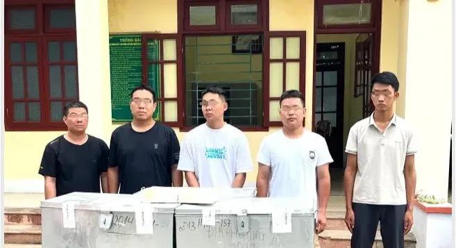 据越媒报道：7月10日，越南警方成功捣毁一个从中国向越南走私黄金、白银的团伙，现