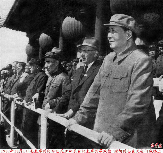 历史上的今日1967年10月1日上午十时，毛主席和林彪、周恩来等党和国家领导人