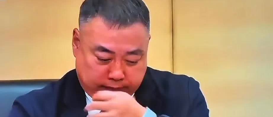 国乒天都要塌了！先是刘国梁辞去国乒主席职位，又是王皓考编，又听说马琳要