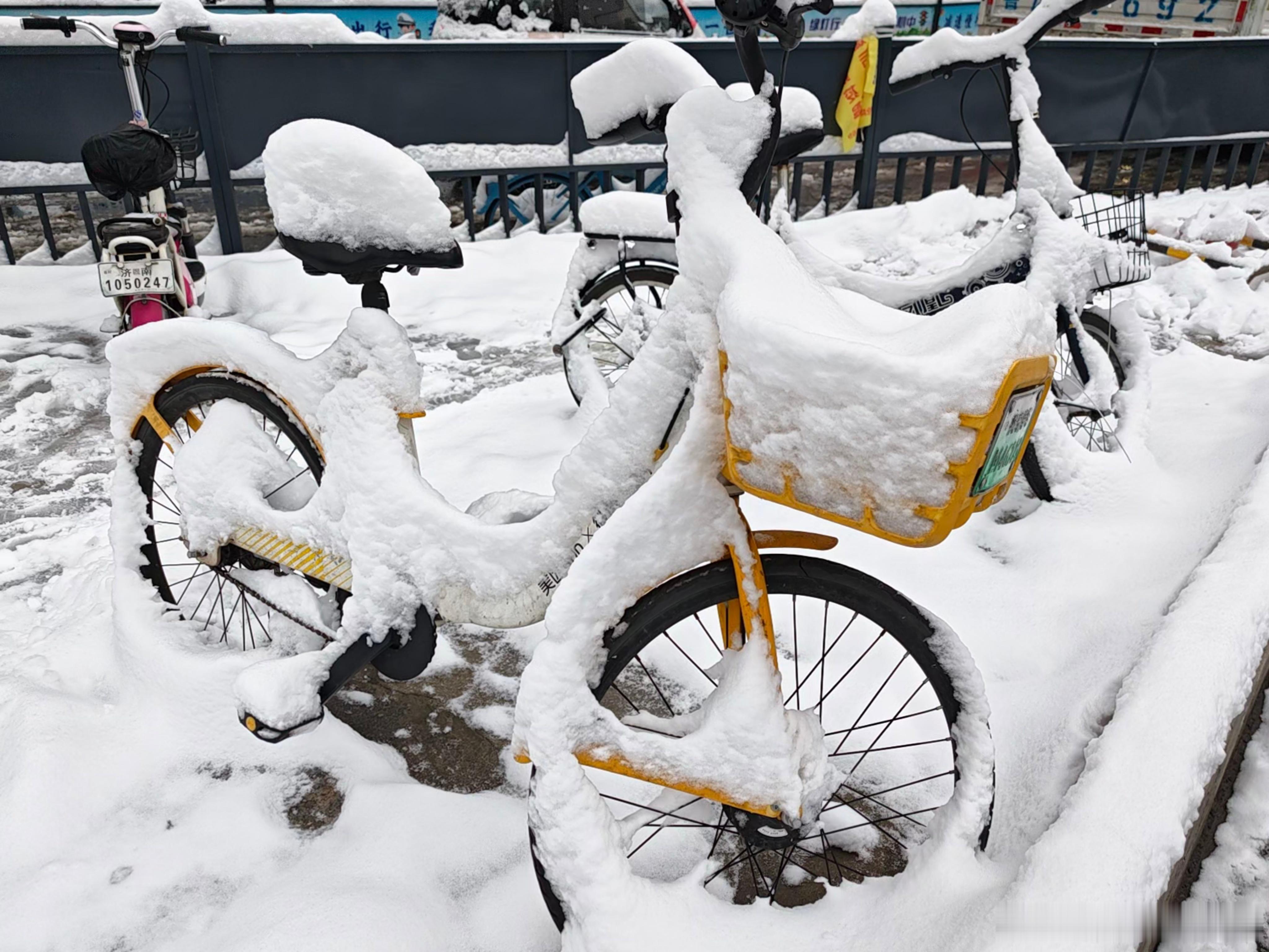 济南昨天这场雪有多大？可以用一车框子，或者是一车座子来形容济南
