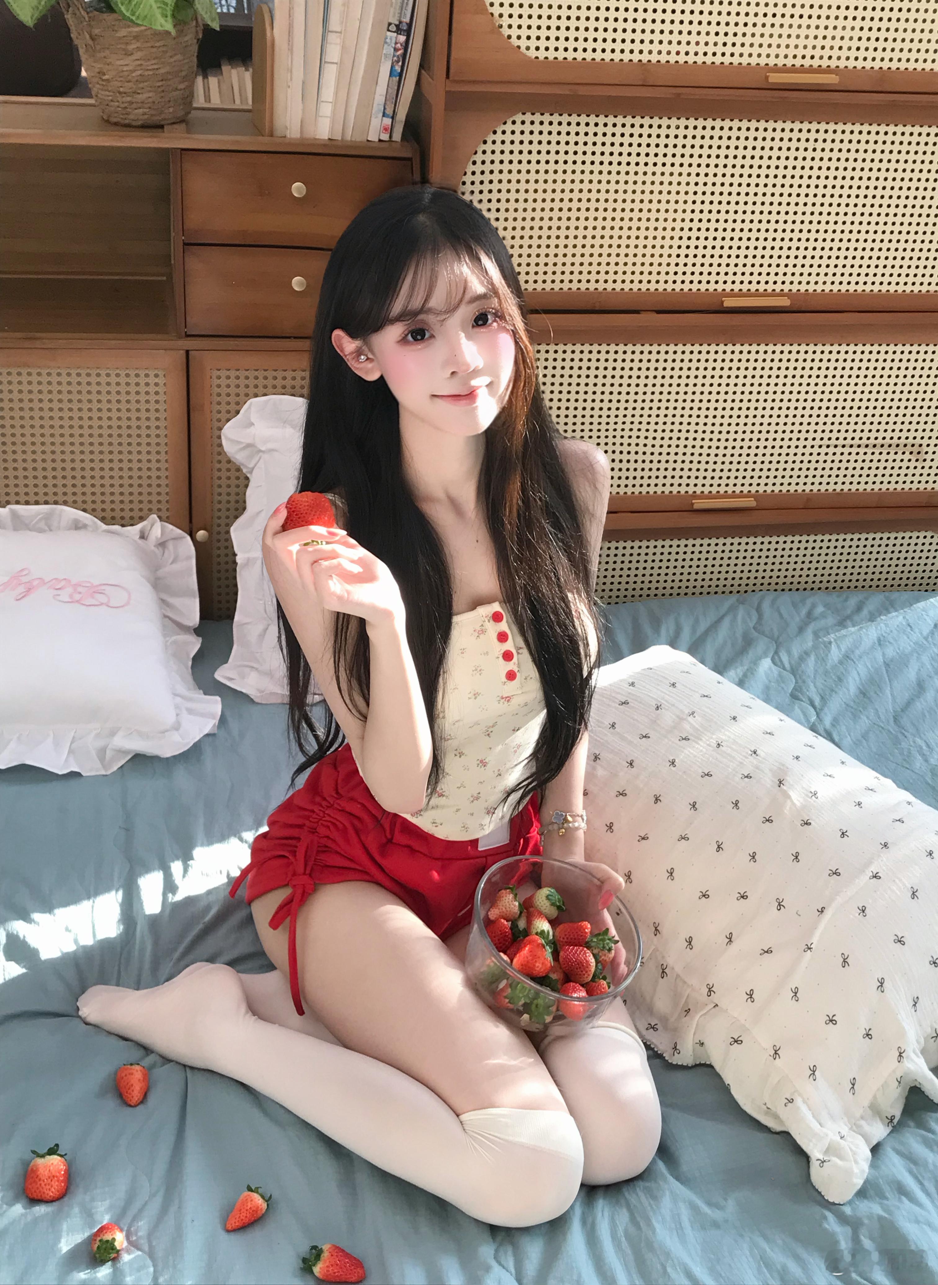 请你吃草莓*..🍓🍓❄︎上海约拍少女写真