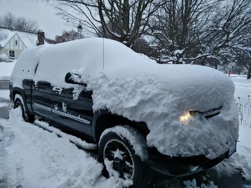 零下35℃冷过南极！美国暴雪致30人死亡，无家可归者裹破毯露宿街头你能想象