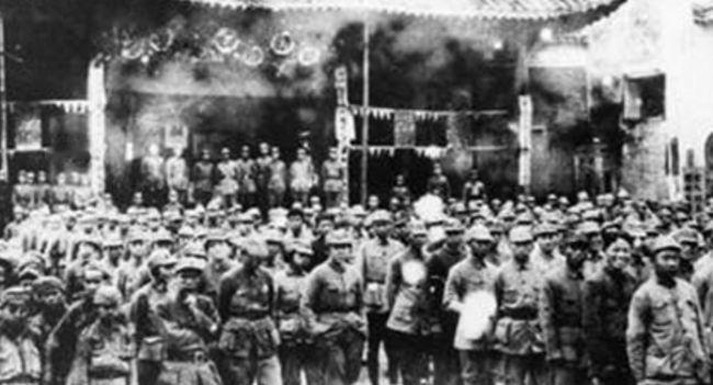 1942年，朱家岗战斗，新四军神射手孙存余发现有日军狙击手在打冷枪。但日寇的狙击