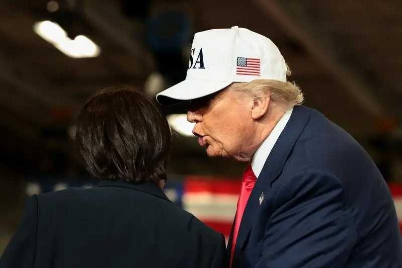 美国内讧，特朗普敲打加州和英国的能源协议总统日当天，美国政坛直接炸锅！加州