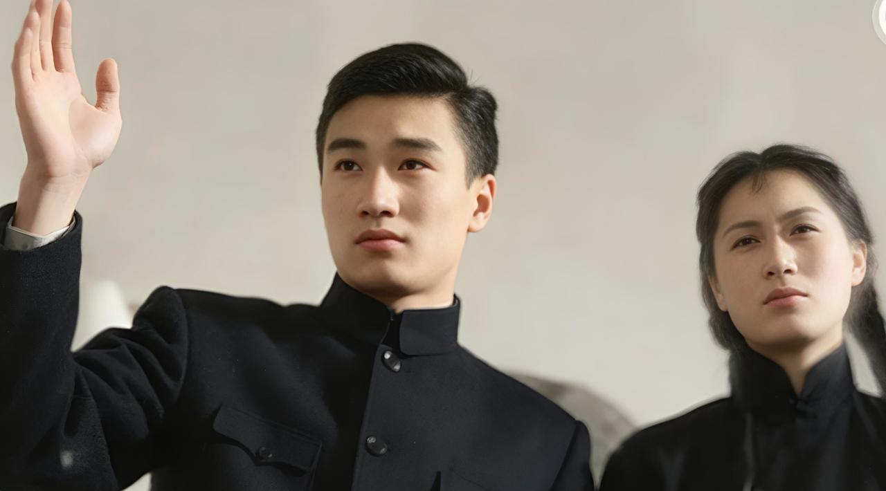 真没想到，谢贤跟红线女，还合演过电影。查了一下，这部电影叫《胭脂虎》，拍摄于