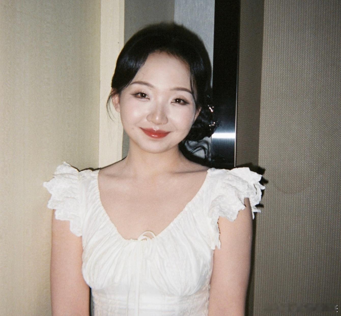 辣目洋子跟金靖再加个李雪琴，这三个人真的属于娱乐圈典型的红气养人，气质提升了好几