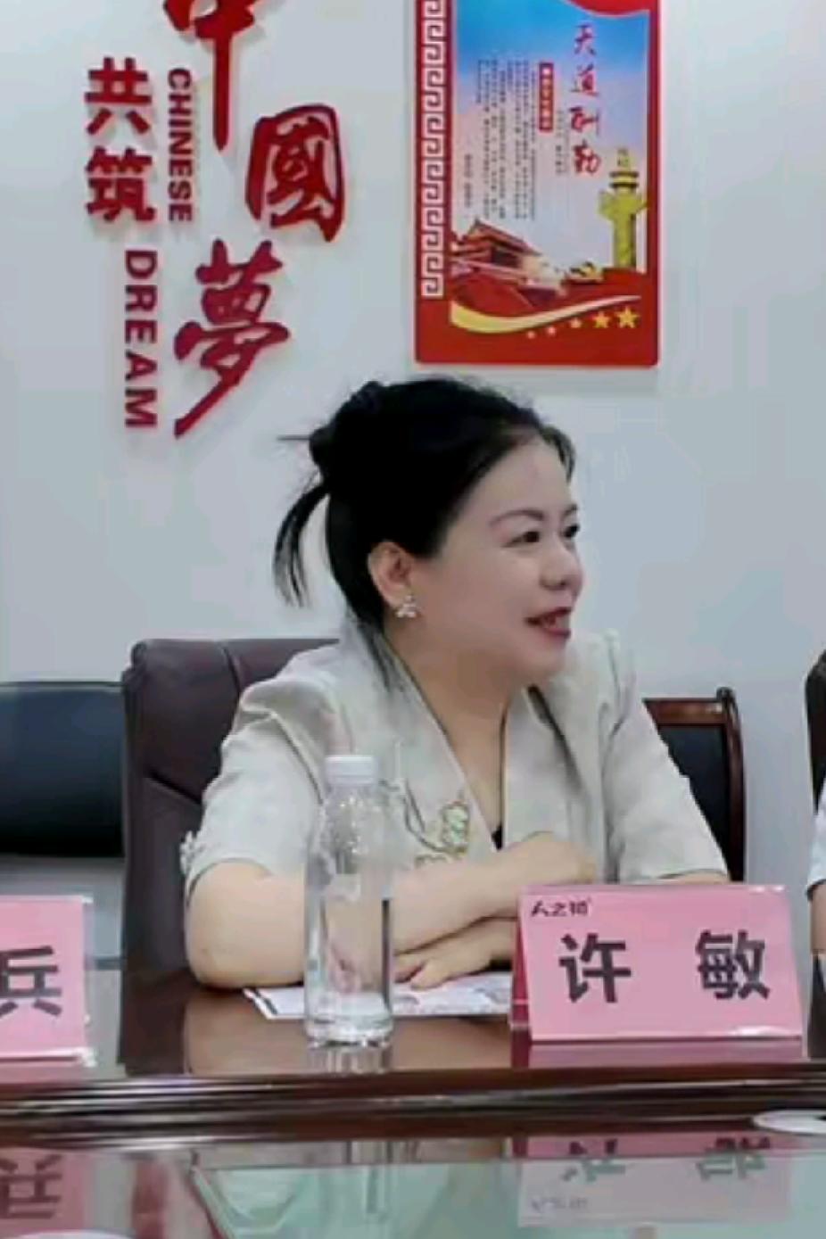 柴桑大姐直播最新信息！许妈拿到通向前方之路的A4纸。许妈昨天只不过是发个作品