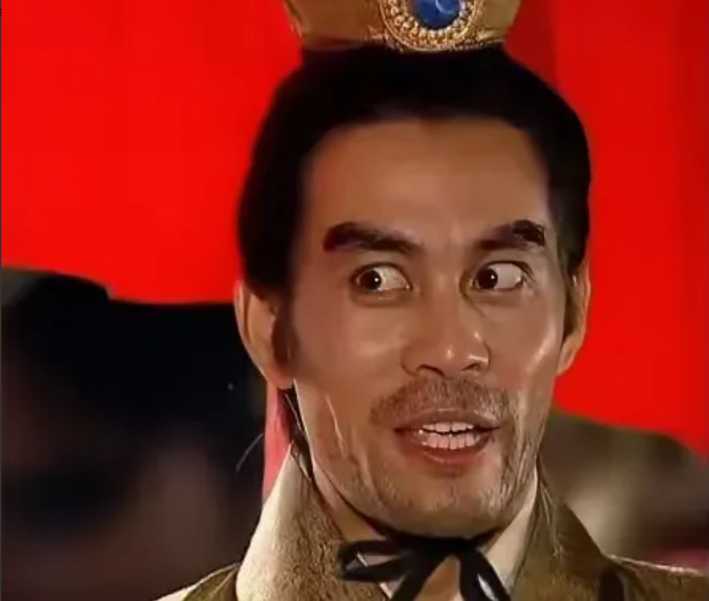 张光北演的吕布不如何润东？很多人都说张光北演的吕布尖嘴猴腮，一副猥琐模样，不如