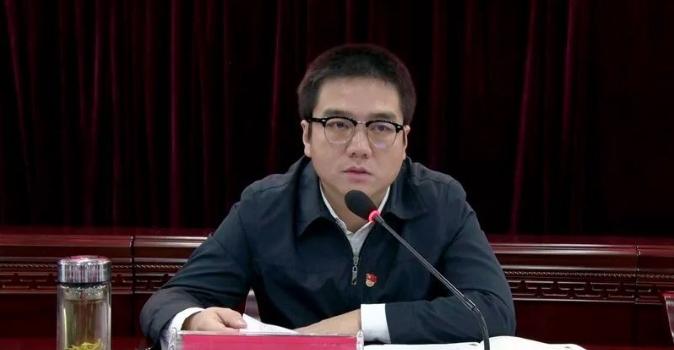 硬刚王健林的县长，还是栽了。7月16日，贵州省纪委监委发布了一则消息：贵州省
