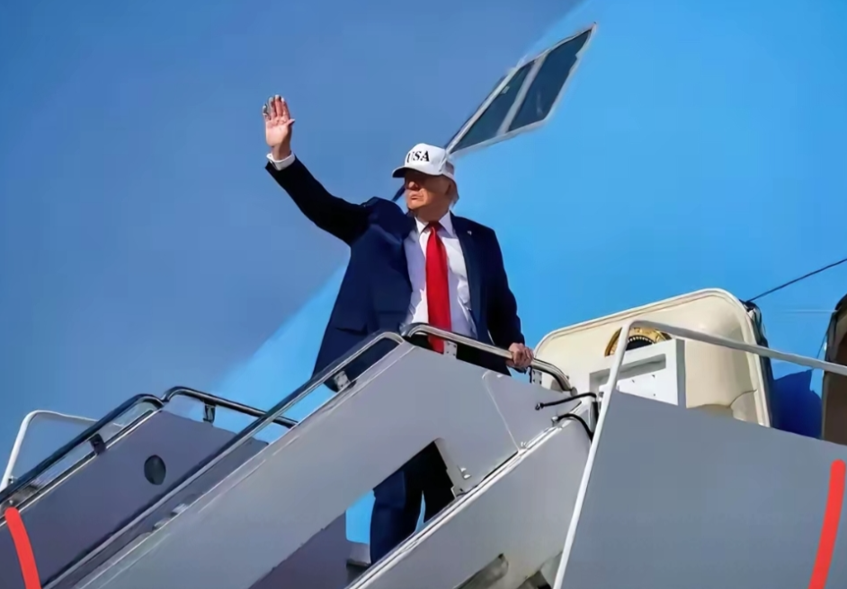 快讯！快讯！美国白宫宣布了​据路透社报道，白宫新闻秘书莱维特说特朗普将于