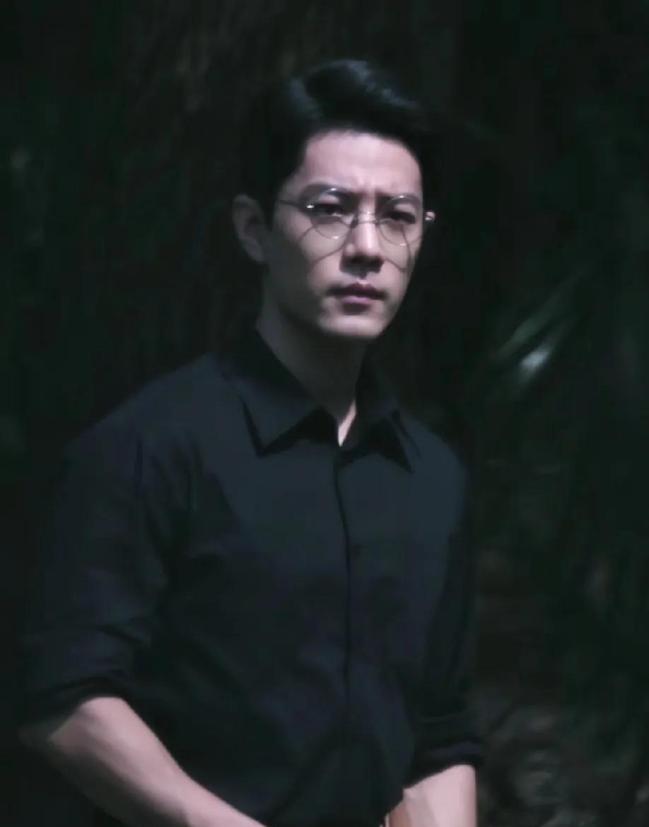 我有一种预感，肖战的《谍战上不封顶》播出后，他又要被人羡慕嫉妒恨了，因为他演