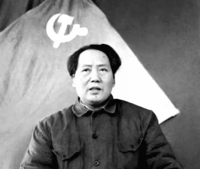 1949年，一位西方记者采访毛主席，问了一个让众人为难的问题，“主席先生，新中国