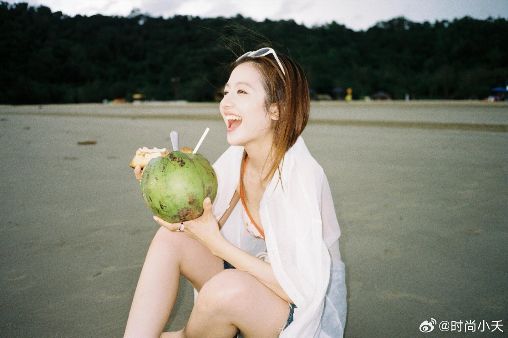 李兰迪的度假泳装合集，元气少女值拉满