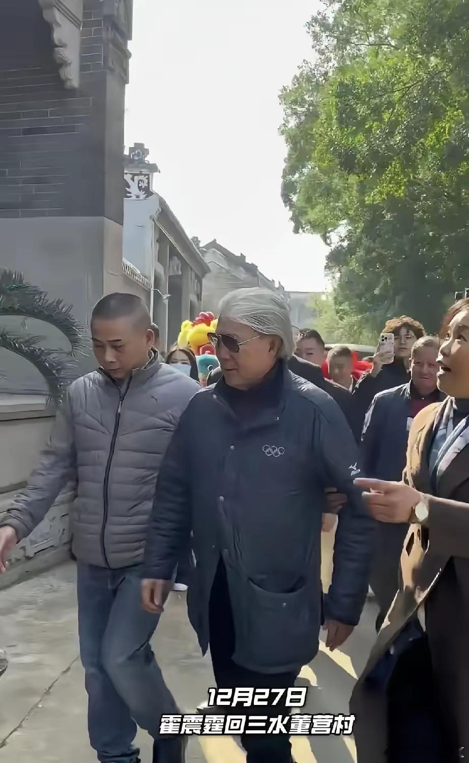 12月27日，佛山三水董营村炸锅了，就因为霍震霆回乡祭祖没下跪身家百亿的大佬回霍