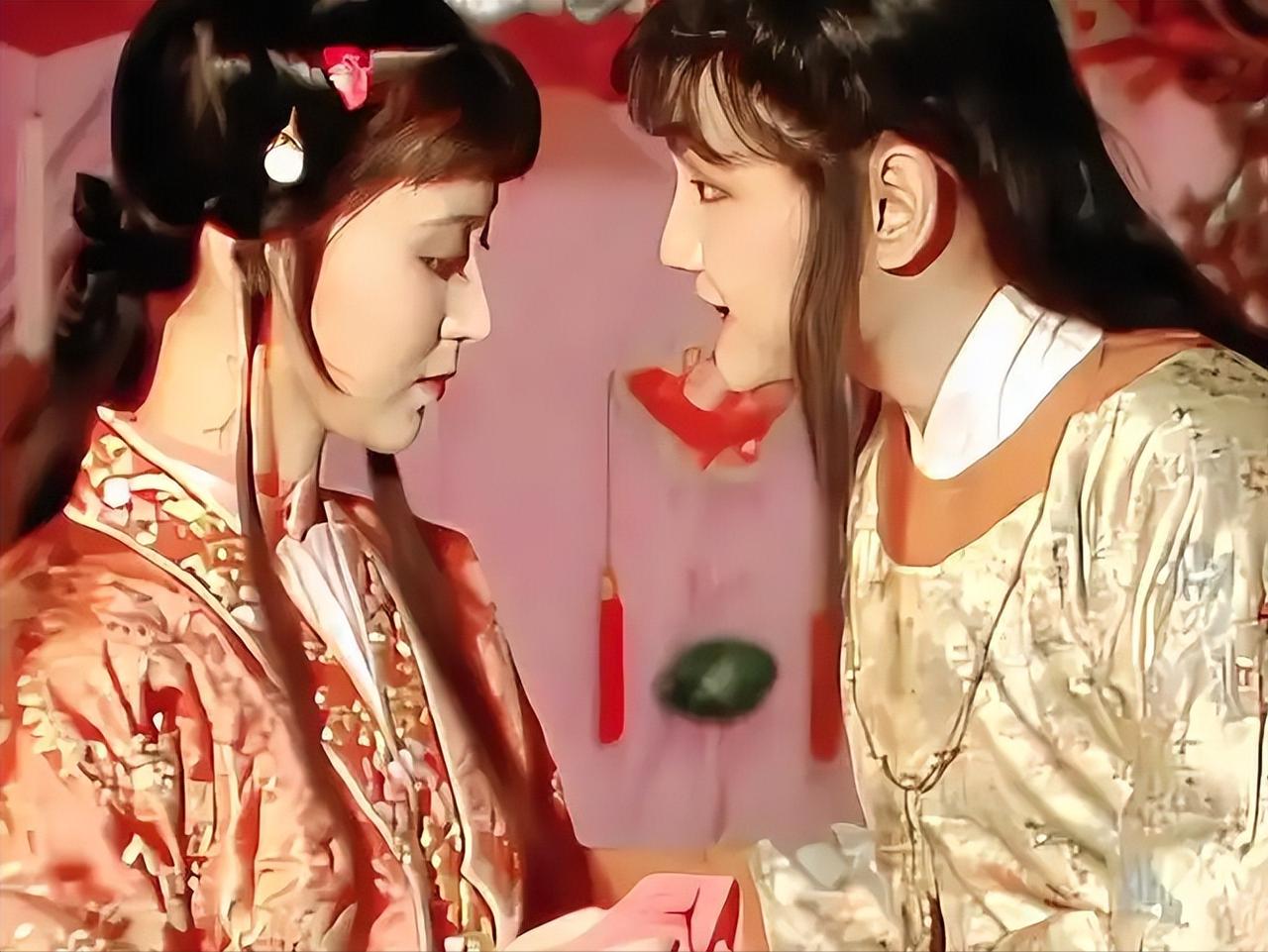 贾宝玉那么爱林黛玉，为何却一直和薛宝钗、湘云、袭人眉来眼去？这是每个读《红楼