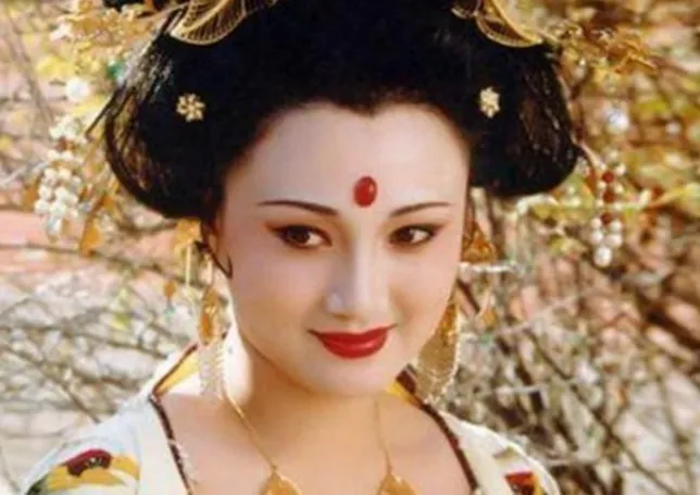 737年，52岁的李隆基要娶20多岁的儿媳妇杨玉环。他问儿子李琩：“我想娶杨玉环