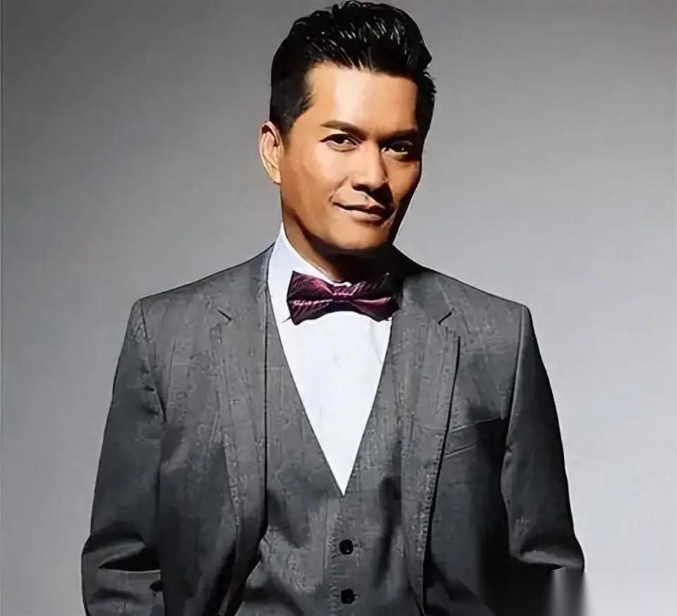 吕良伟家保姆快被逼疯了！说70岁的老板，身体机能竟只有39岁，晚上10点准时拉全