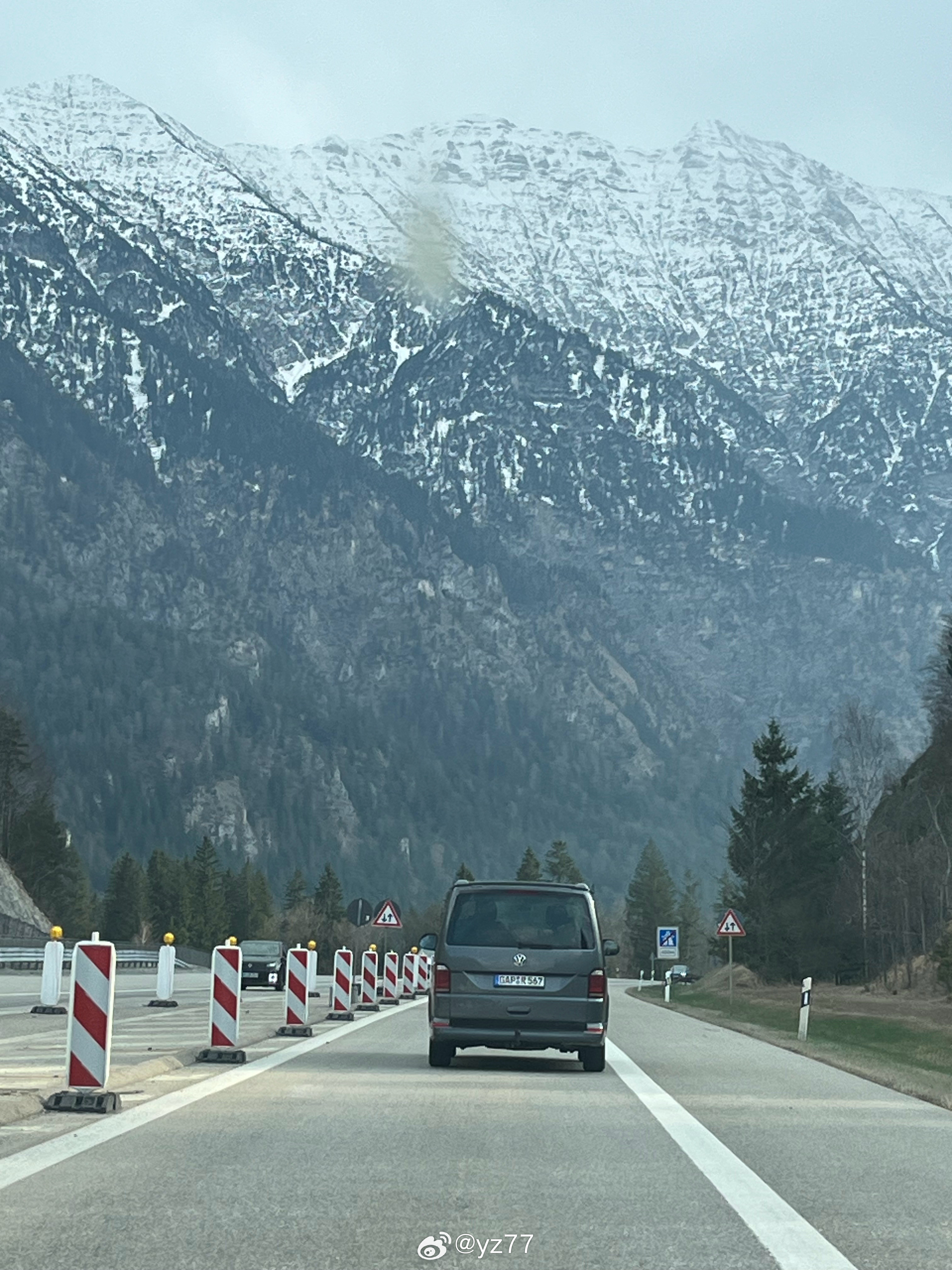 油价2欧多，感觉周末进山的人少了一些，但T6加州是一辆接一辆，说明这些人对油价不