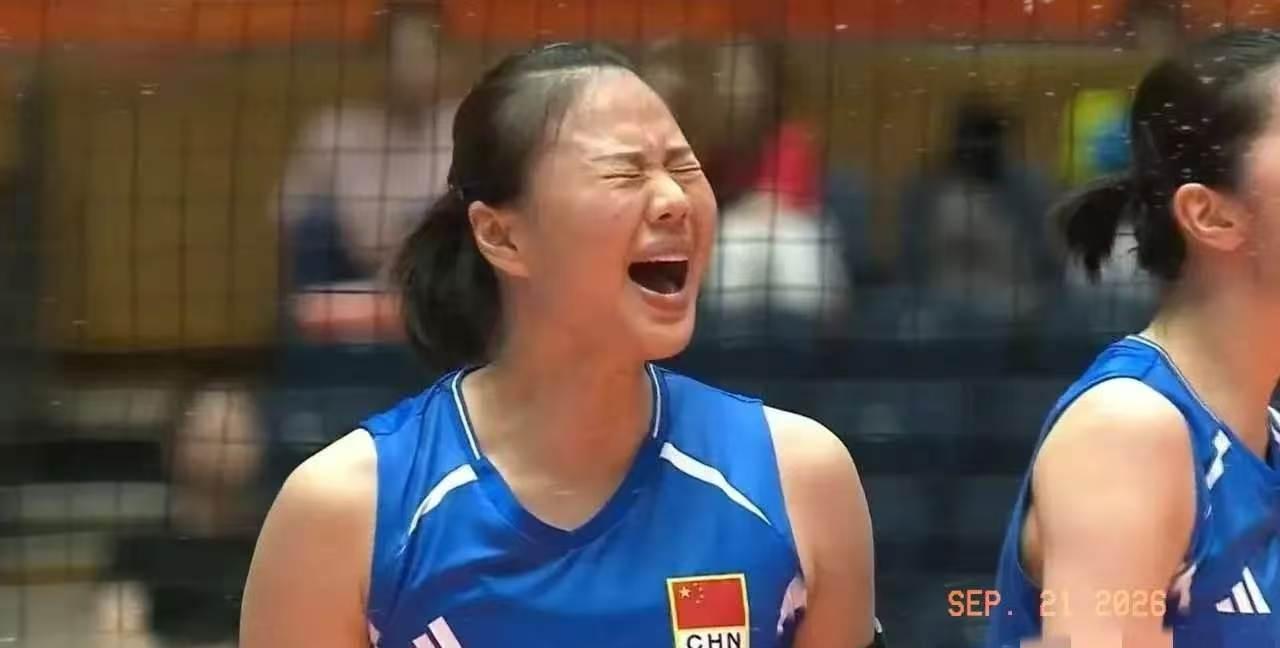 逆风翻盘！中国女排3-2极限复仇泰国，22天完成蜕变，决胜局打崩对手22天