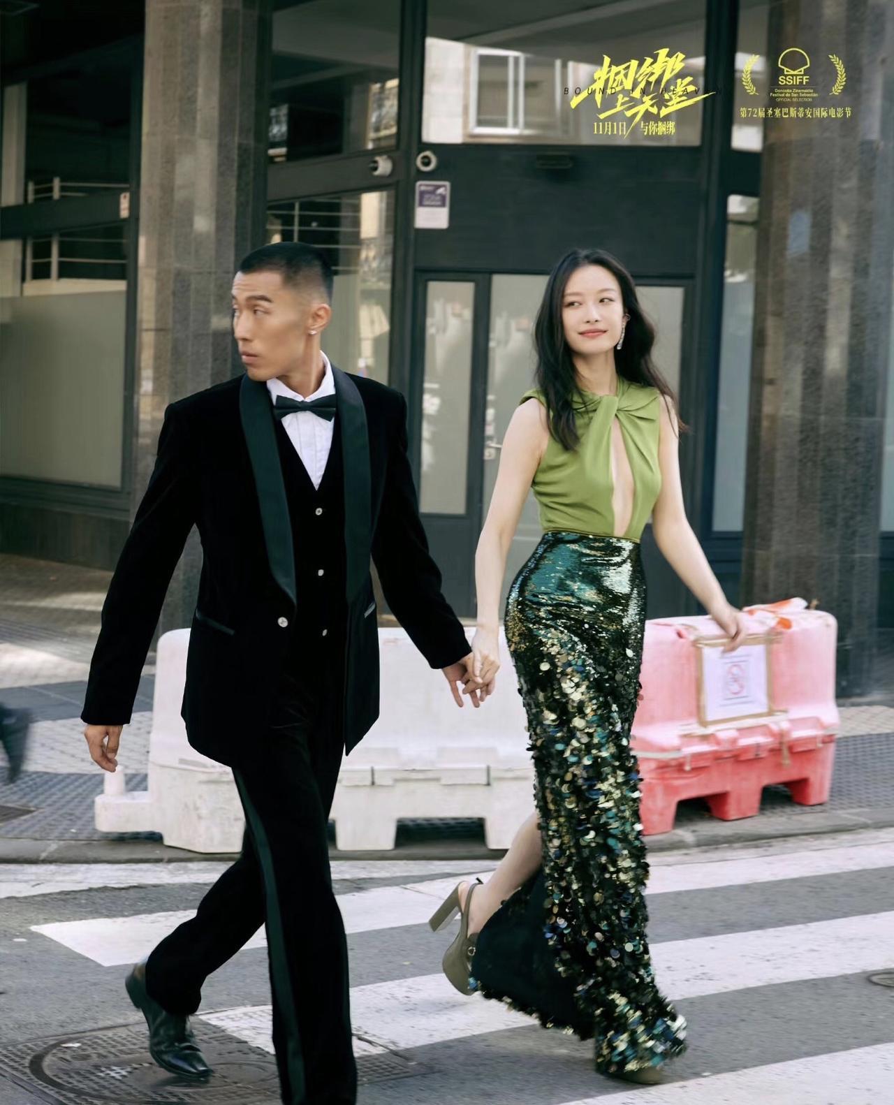 倪妮晒亲密照震惊全网！亲热依偎在男孩身上，网友狂呼：竟是他！暖光，笑