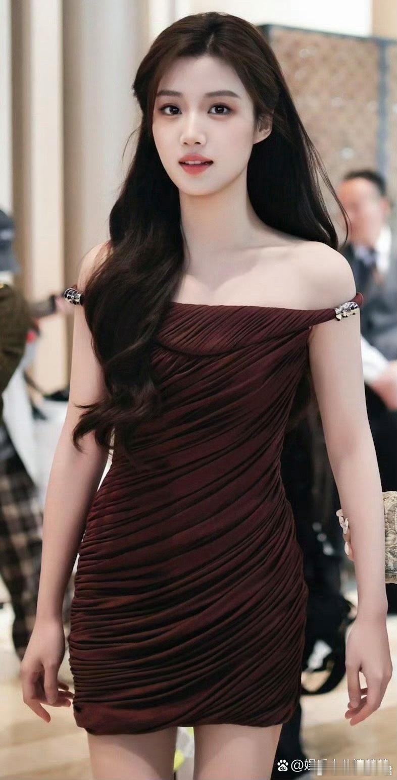 卢昱晓的生图状态真的没得挑，颜值能打气质在线！不过今天这