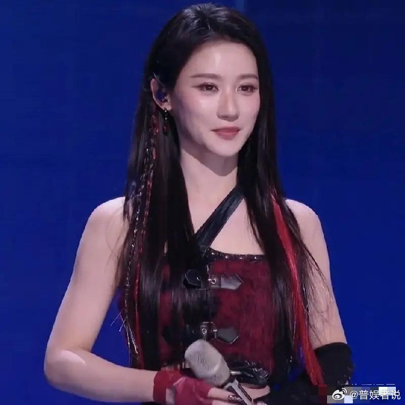 何宣林，冲上热搜！好奇查了下她，一查才发现，她才不是只长得好看的花瓶，而是大有来