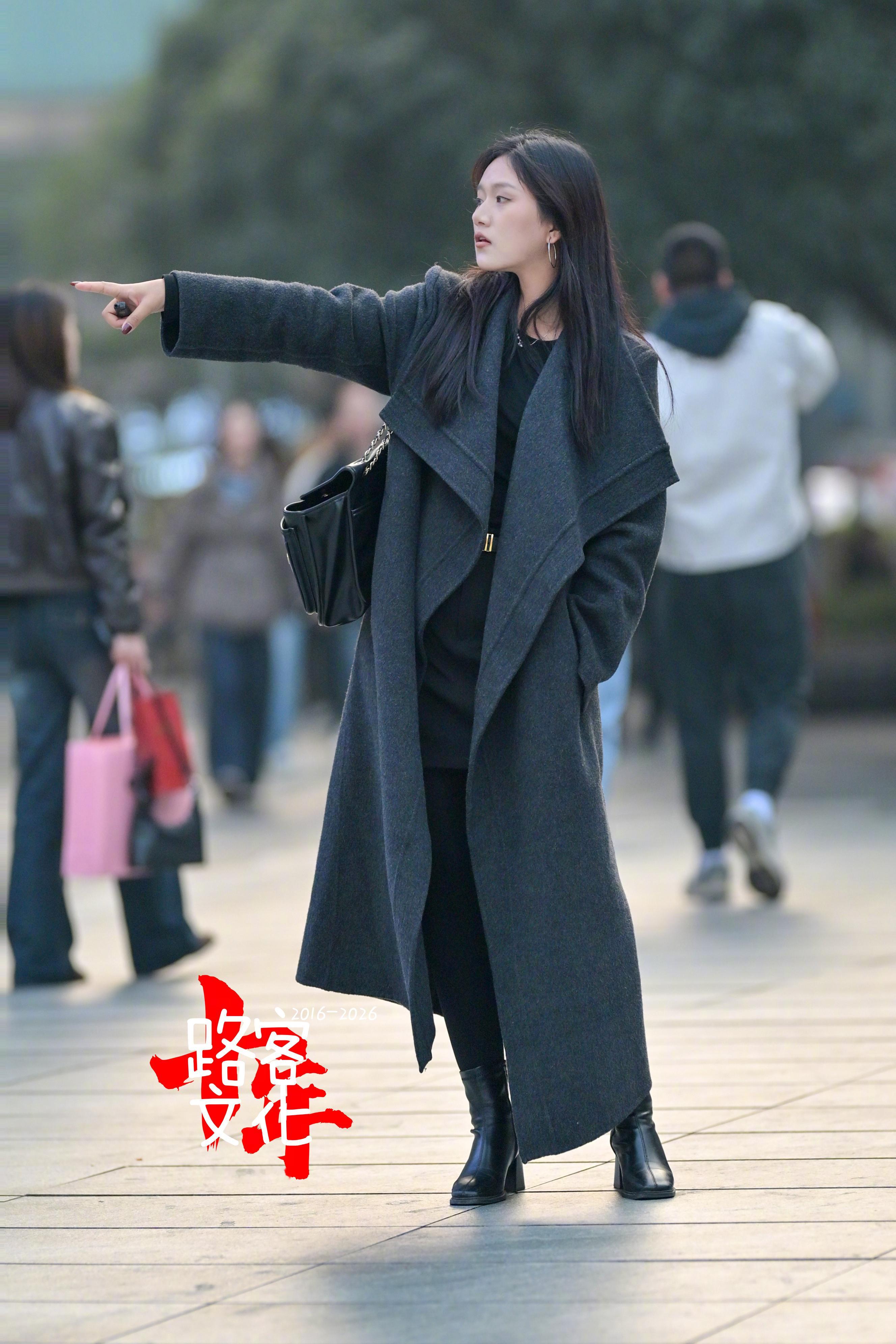 这个姿势好洒脱有点指点江山的感觉