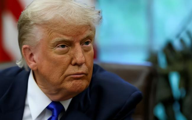 核军控最后护栏轰然倒塌！普京示好被无视，特朗普4层算计引爆全球核风险当地时间