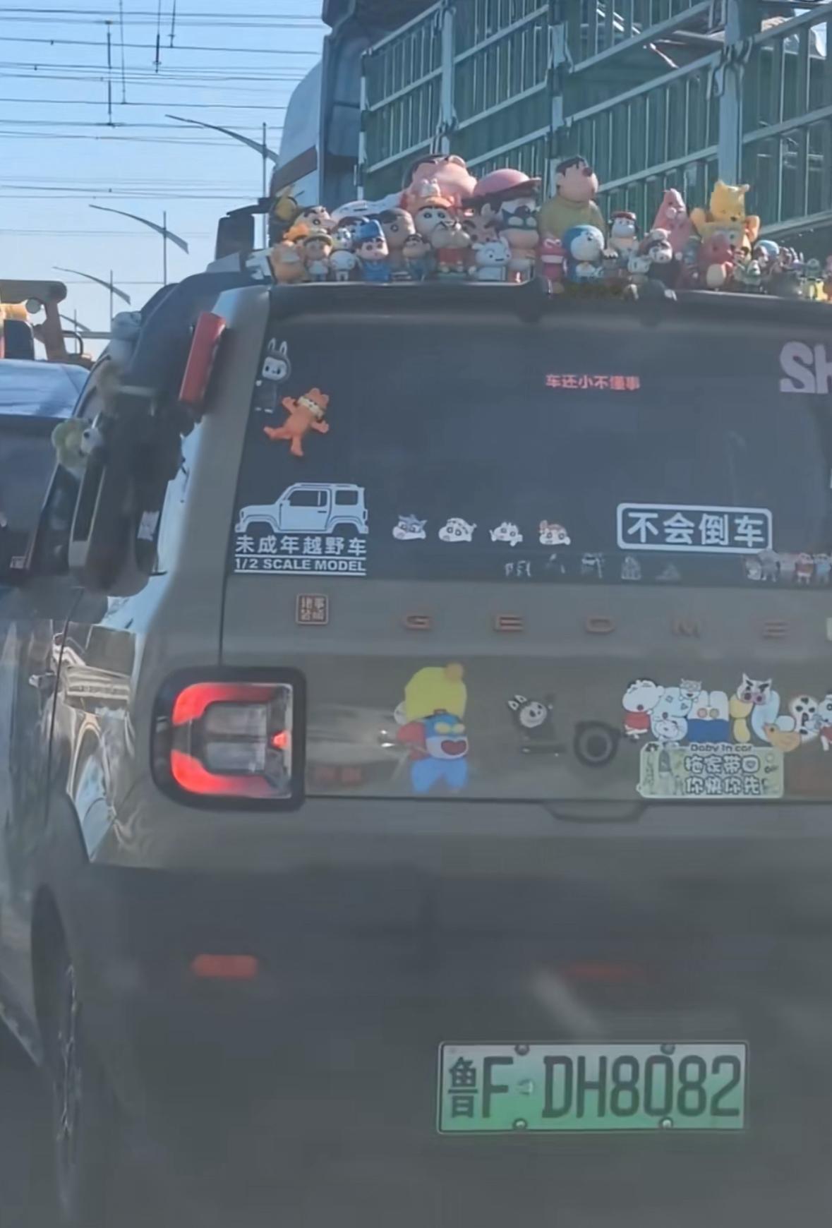 哈哈，好可爱啊，是因为不会倒车所以排了这么多帮手来帮忙看看倒车吗？话说这种情况上