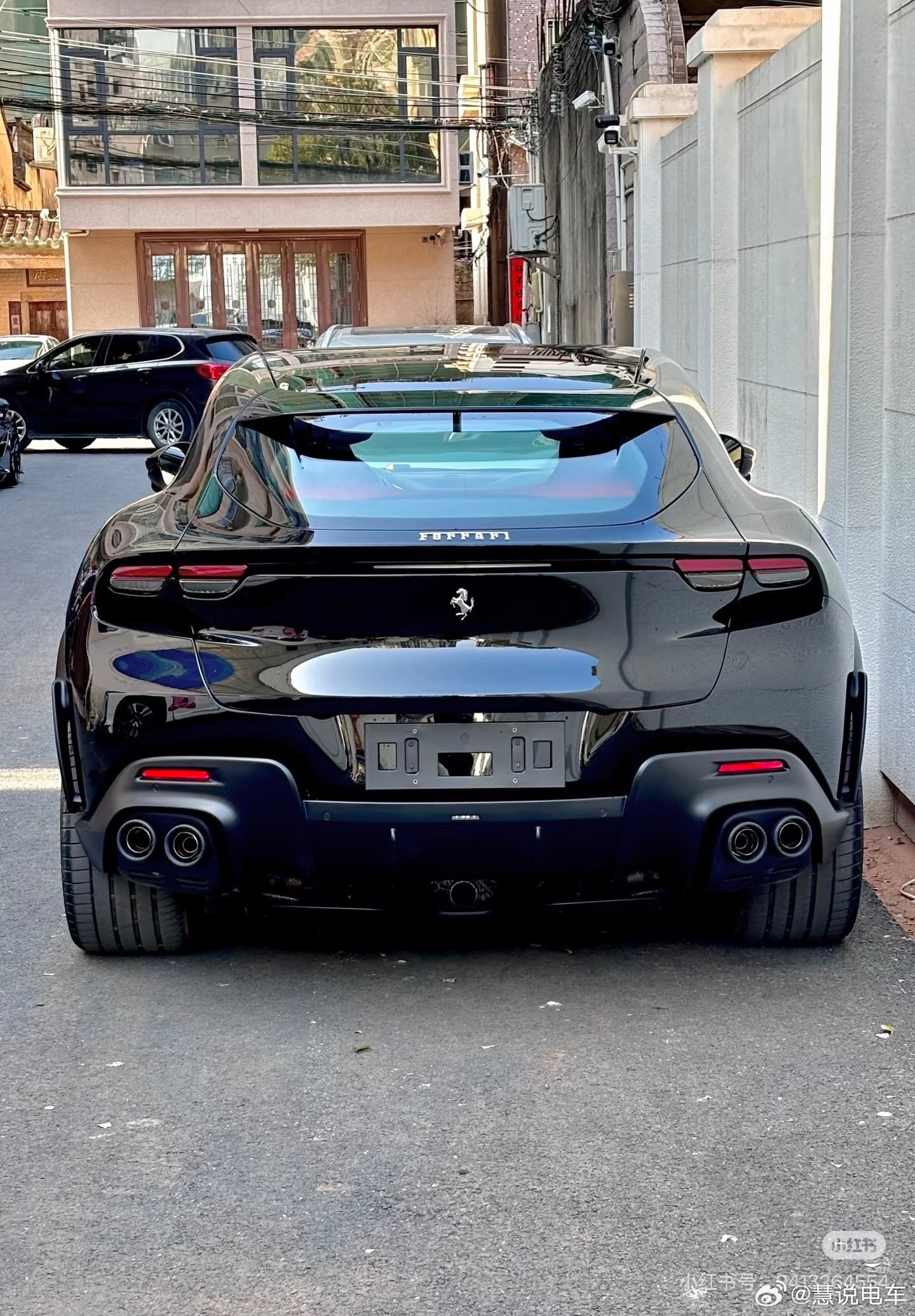 这车的尾部，目前还没有人模仿。保时捷法拉利