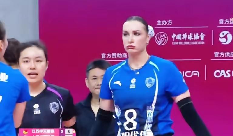 太燃了！2025-2026赛季排超联赛决赛G1，江苏女排主场3-0横扫上海，拿下