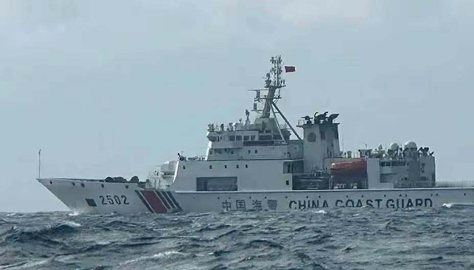 当着台海巡船的面，大陆海警拿起高频话筒，说出了两句台方从未公开听到过的话。宣判了