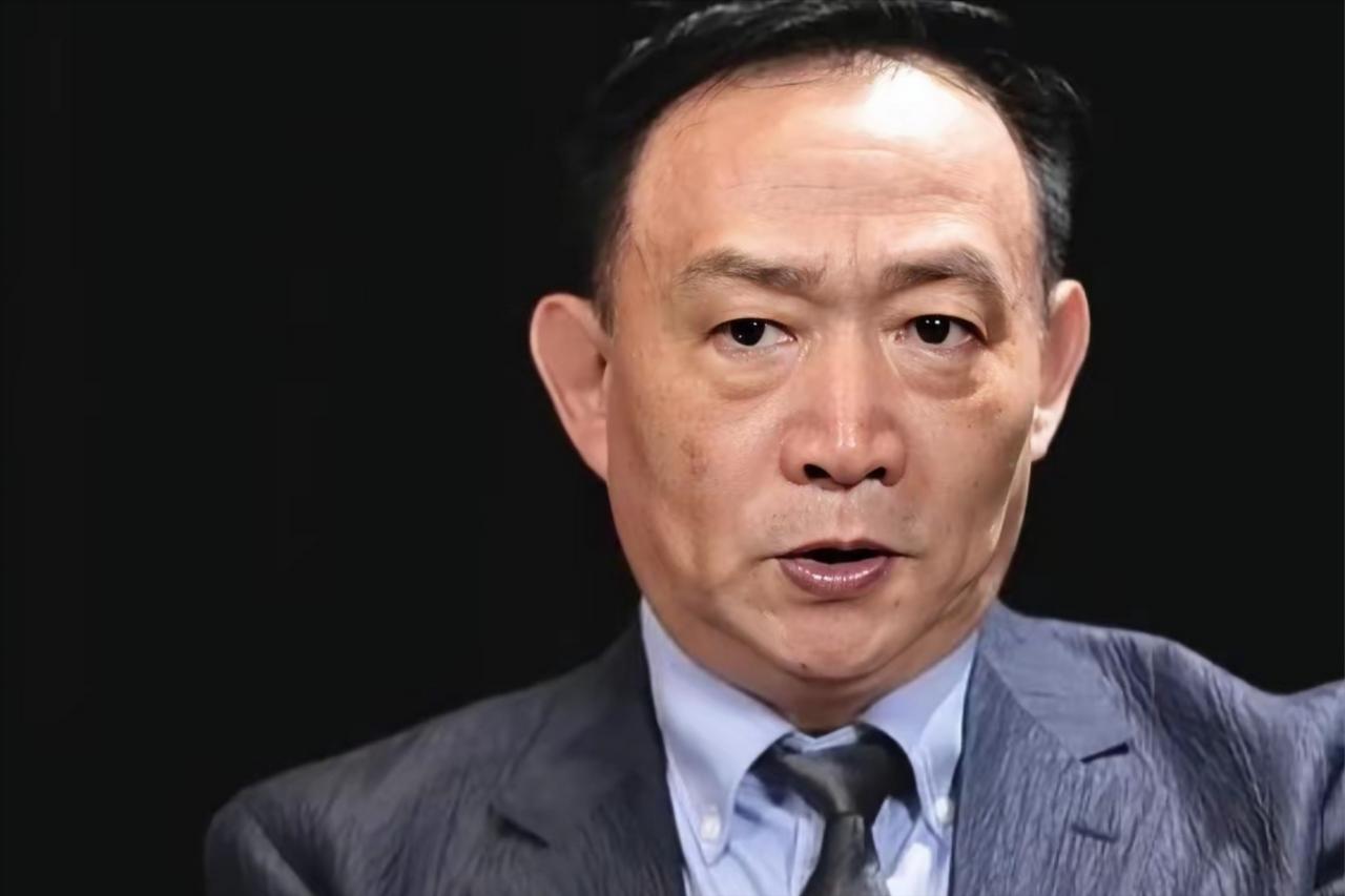 卢麒元曾放话：他说美国打伊朗，油价暴涨根本不是意外，而是剧本里写死的核心指标。要