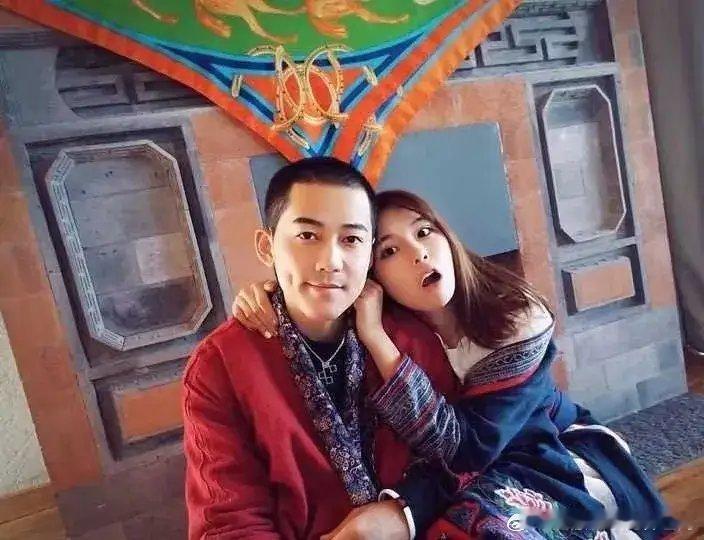 苏醒为老婆庆30岁生日苏醒为老婆庆祝生日，廖语辰比苏醒小了十几岁，照片温馨又搞笑