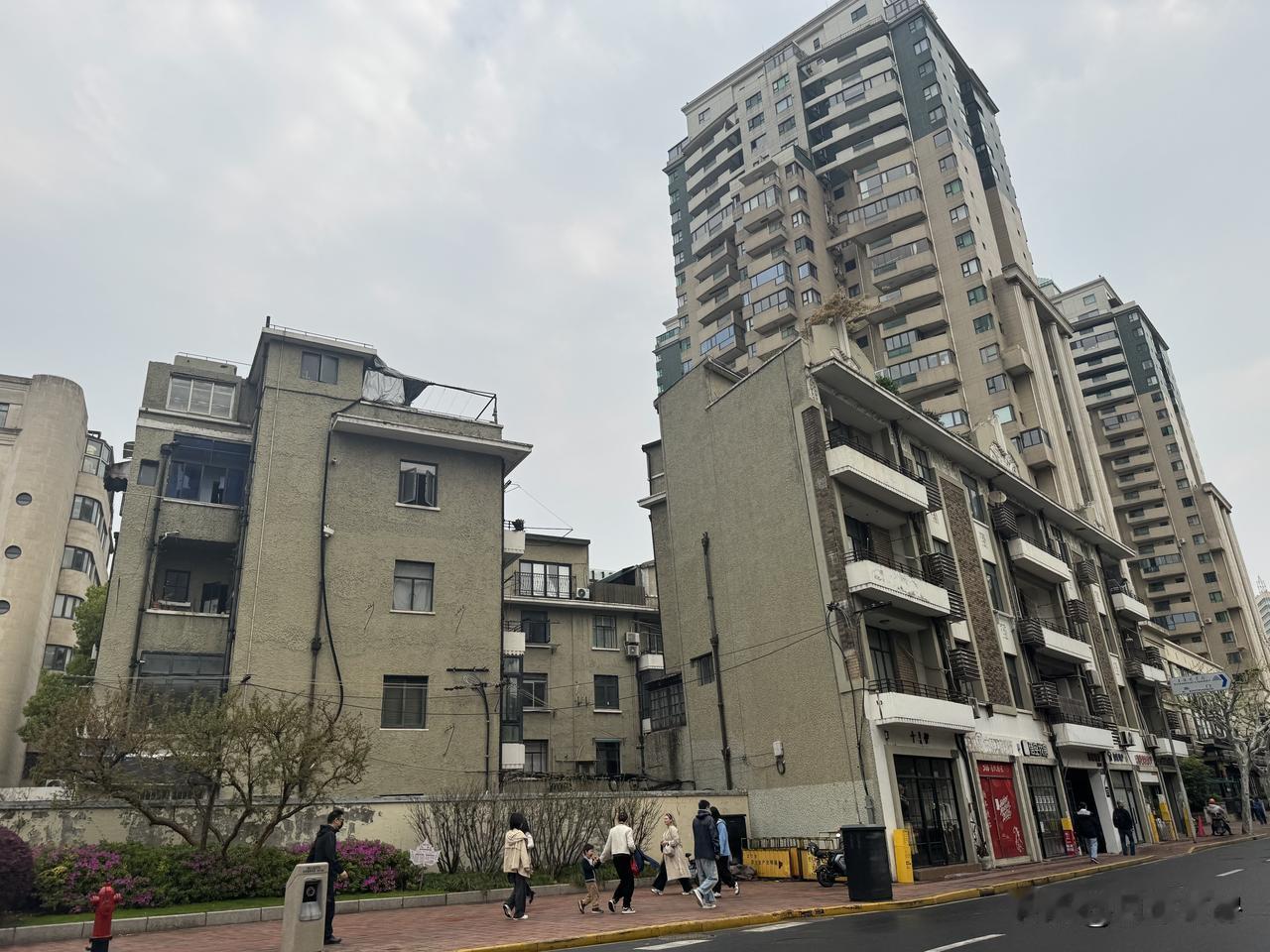 上海楼市，正在上演一场“沉默的爆发”当很多人还在讨论楼市何时见底时，上海市场