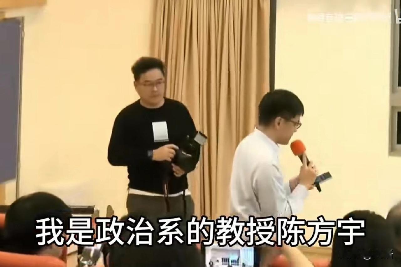 郑丽文闯龙潭虎穴，直球对决青鸟，陈方宇称是避重就轻。针对于东吴大学学生提出的两